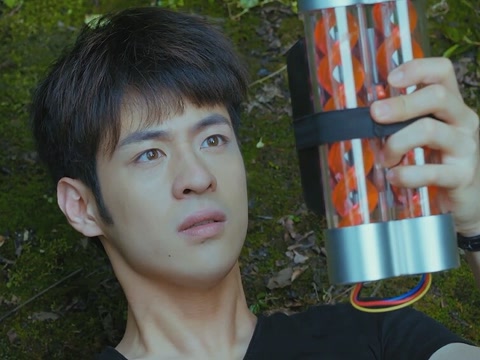 安建文死后,雨凝并没有暴露,世家秘笈的传闻逐步平静下来.