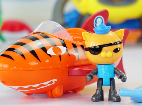 海底小纵队之会说话的虎鲨艇